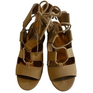 YNot tan women's sandals that ties around ankle size 7
